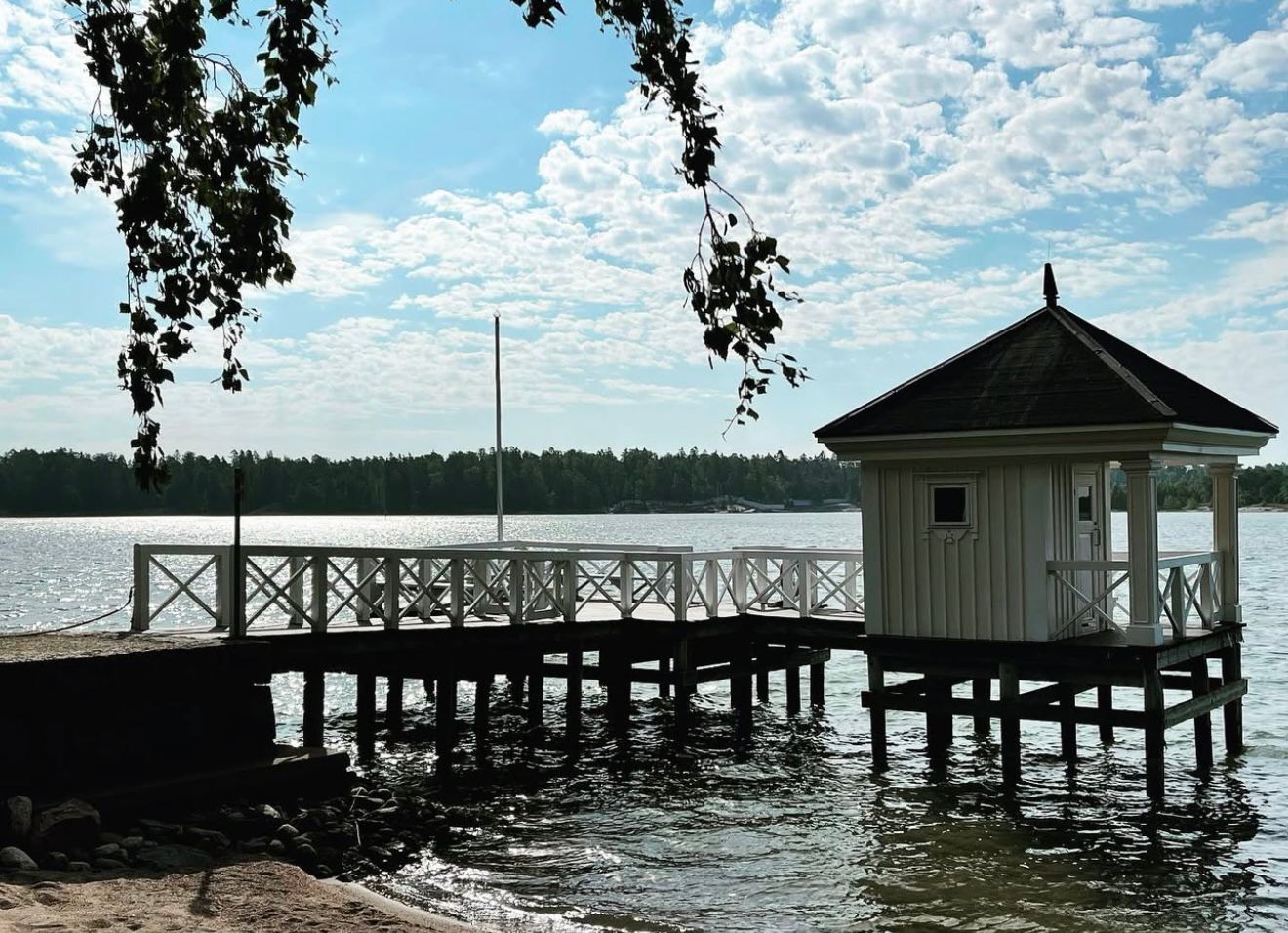 Julkisivumaalaus – kerrostalon ulkoseinä maalattuna